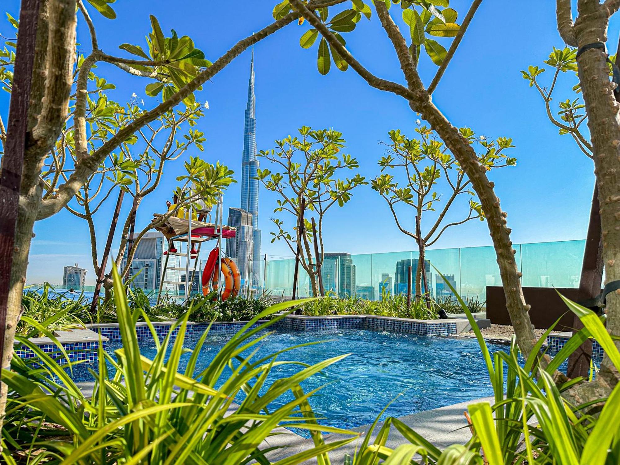 64th Floor Skyline Pool With Burj Khalifa View In Paramount Midtown Apartment Dubai