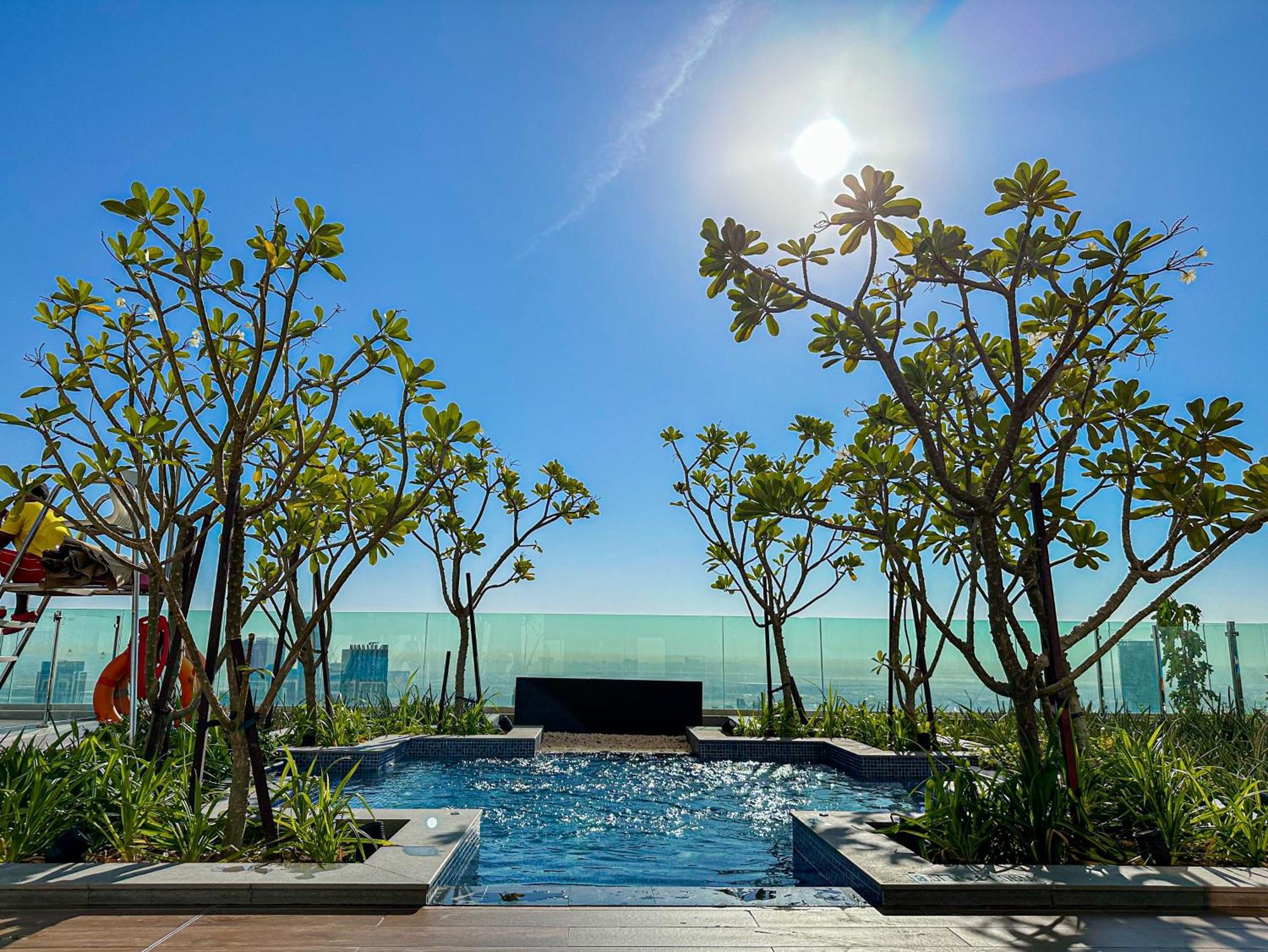 64th Floor Skyline Pool With Burj Khalifa View In Paramount Midtown