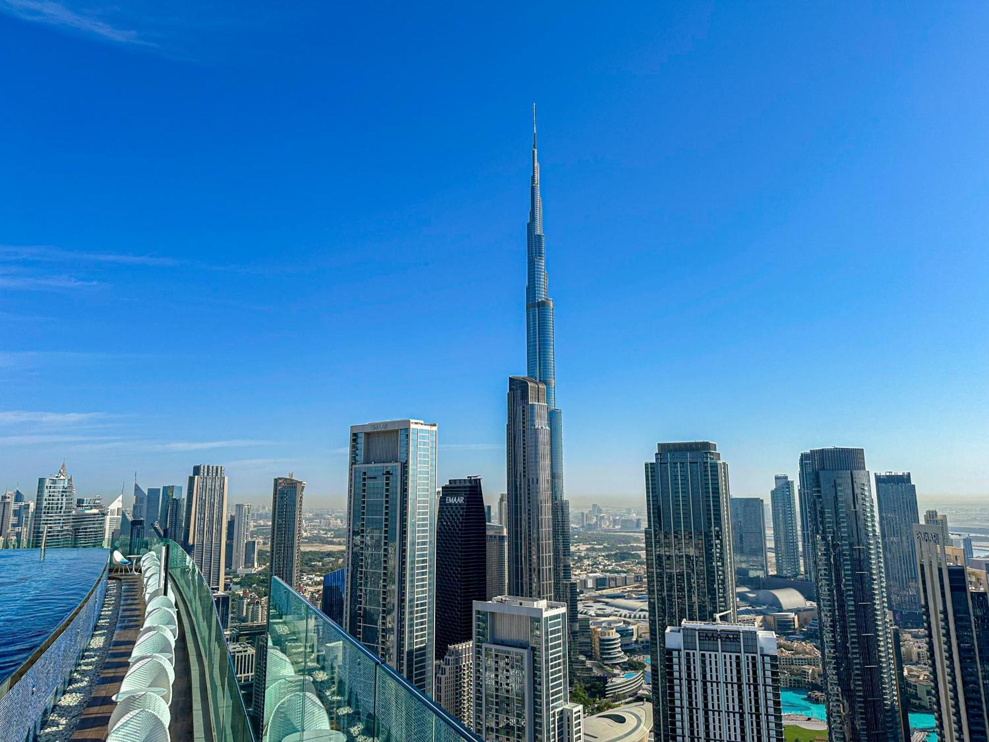 64th Floor Skyline Pool With Burj Khalifa View In Paramount Midtown Apartment Dubai