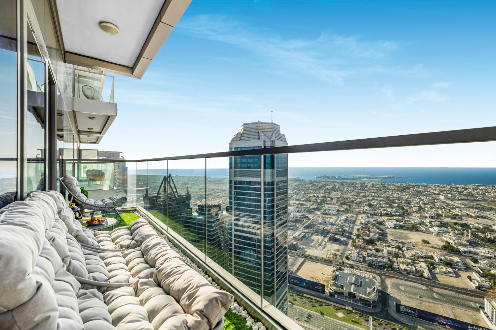 64th Floor Skyline Pool With Burj Khalifa View In Paramount Midtown *