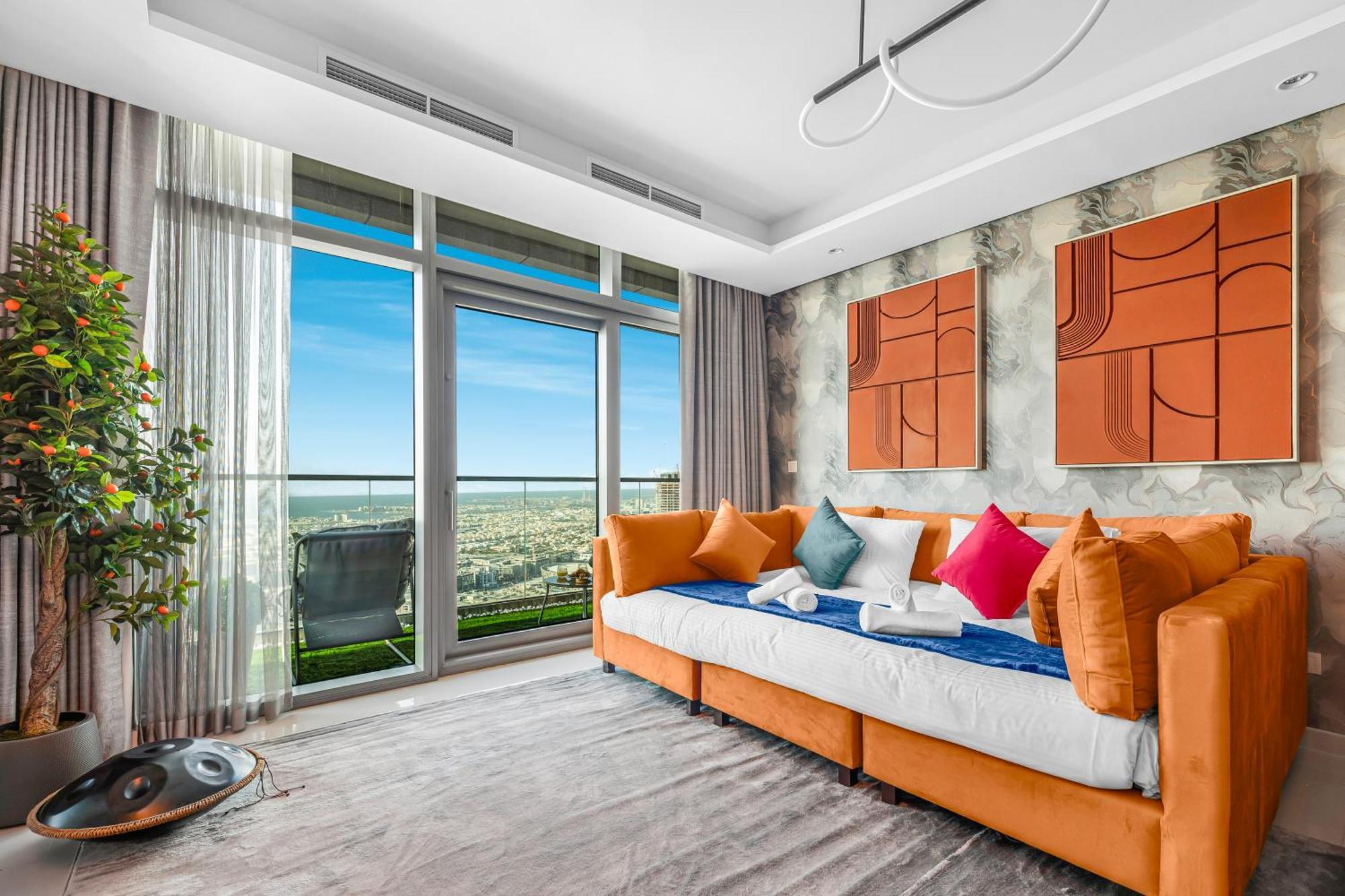 64th Floor Skyline Pool With Burj Khalifa View In Paramount Midtown Apartment