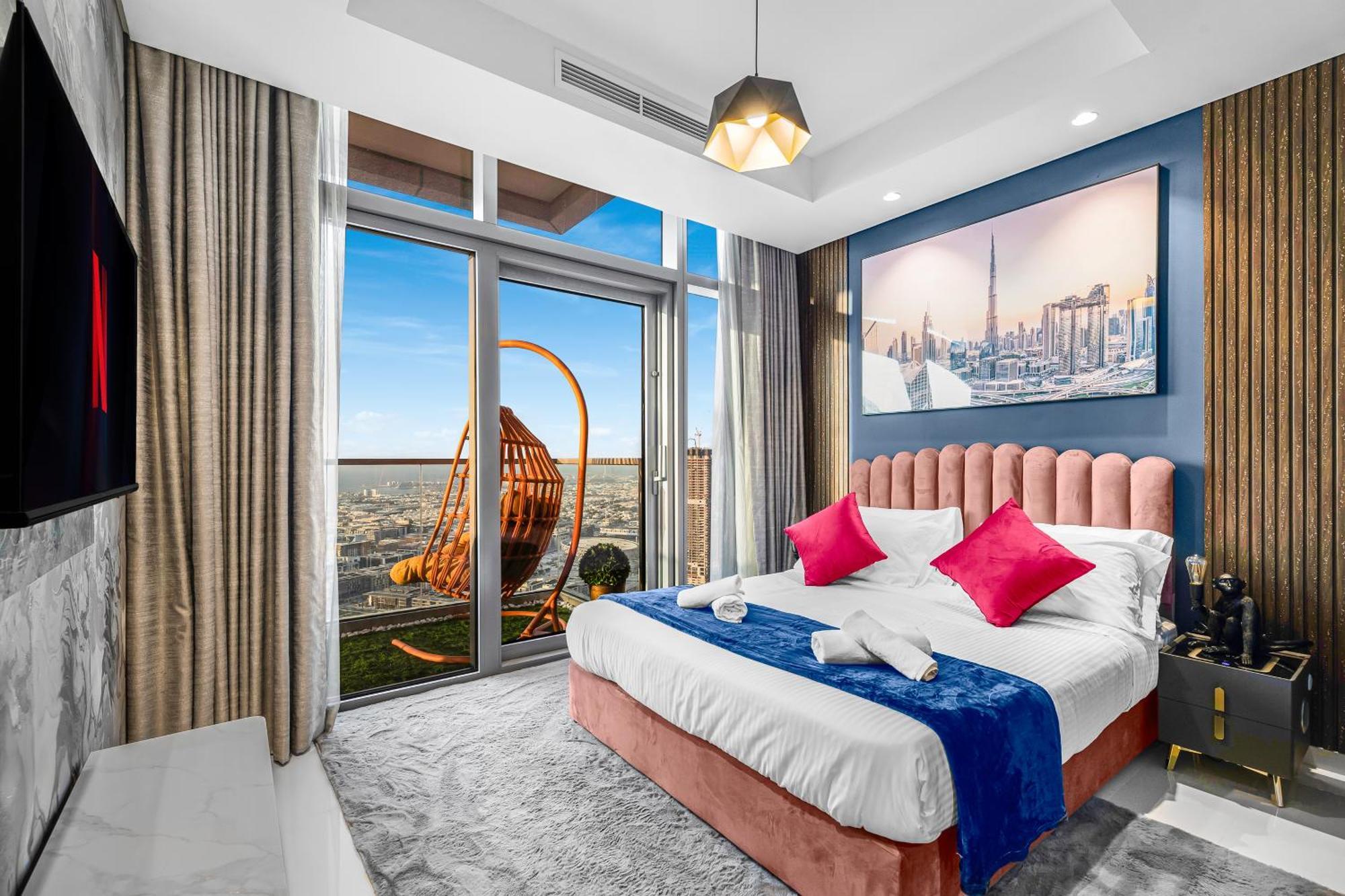 64th Floor Skyline Pool With Burj Khalifa View In Paramount Midtown Apartment Dubai