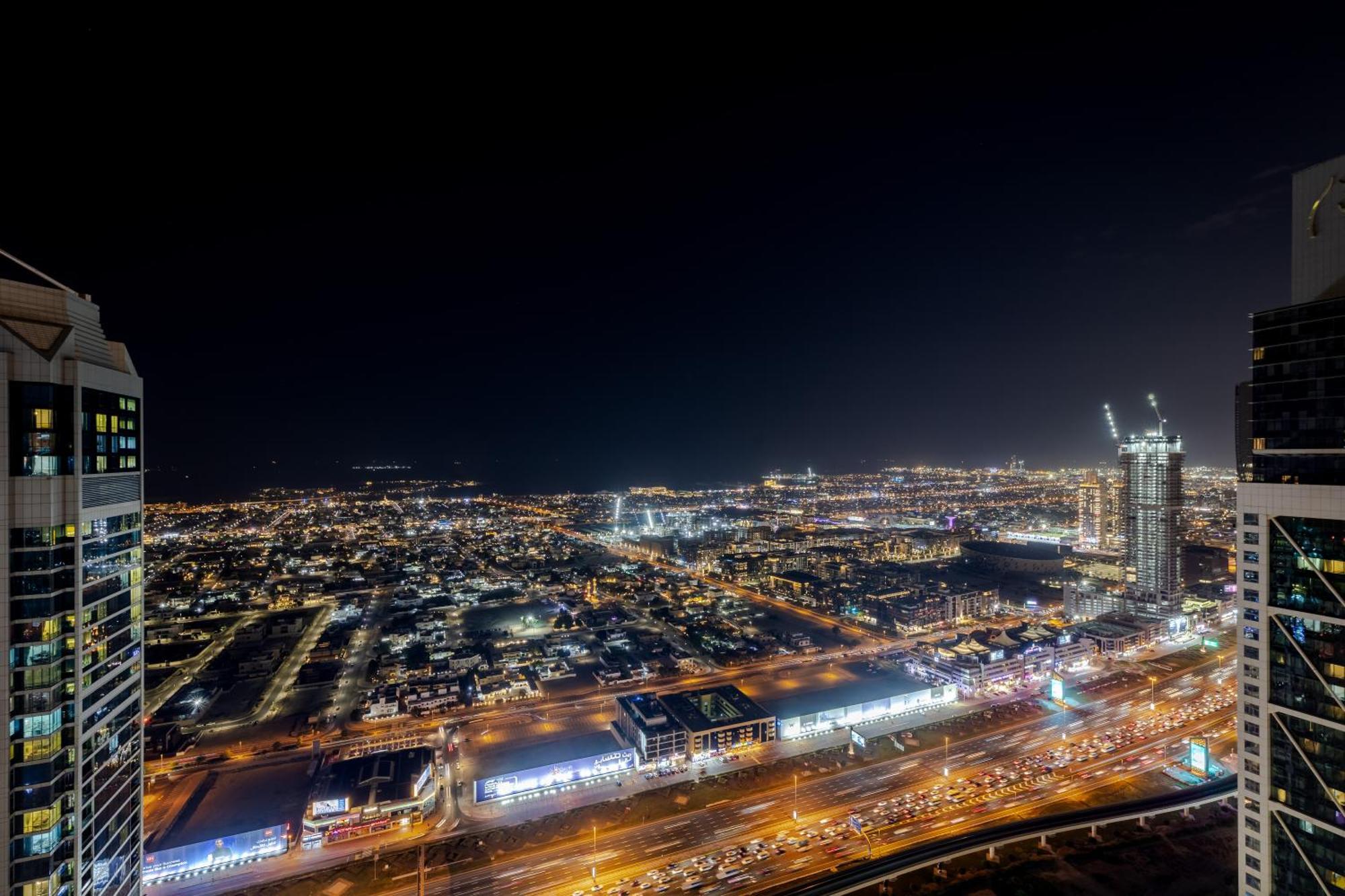 64th Floor Skyline Pool With Burj Khalifa View In Paramount Midtown Apartment *